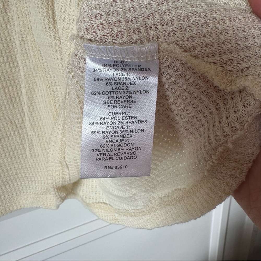 Symmetry womens Scoop Neck Waffle Knit Top size 3X Beige Lace Accent Long Sleeve - Picture 4 of 8